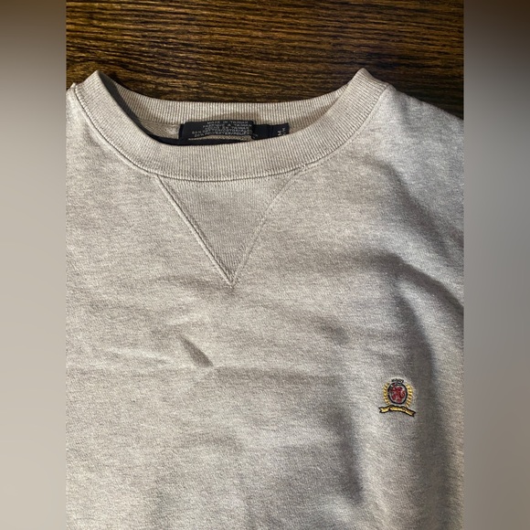 Vintage Tommy Hilfiger Crewneck - Picture 2 of 4